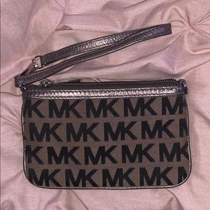 michael kors wristlet